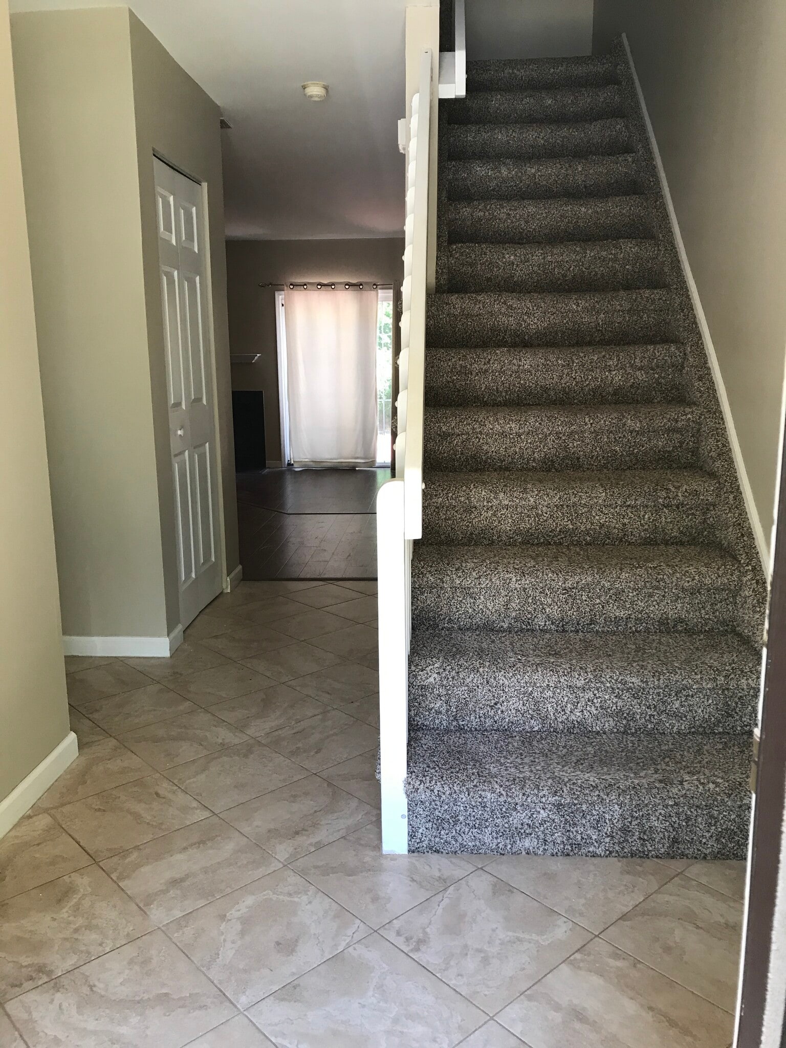 Entrance - 1005 Hemlock Ct