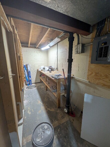 Building Photo - 3925 18th Ave NW