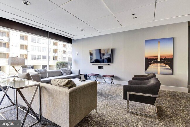 Building Photo - 800 4th St SW