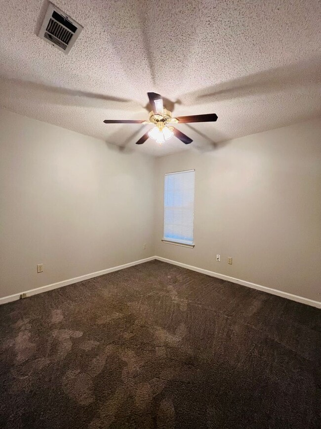 Building Photo - 3 BR/ 2 BA home located in Killearn Acres!