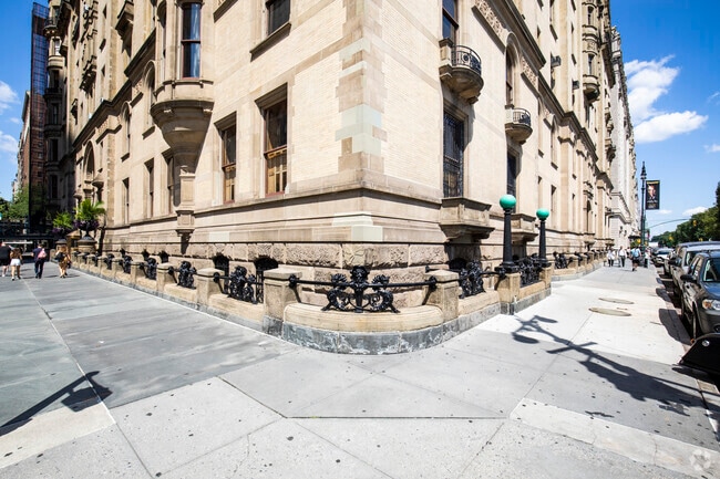 1 W 72nd St New York, NY 10023-3486 - The Dakota