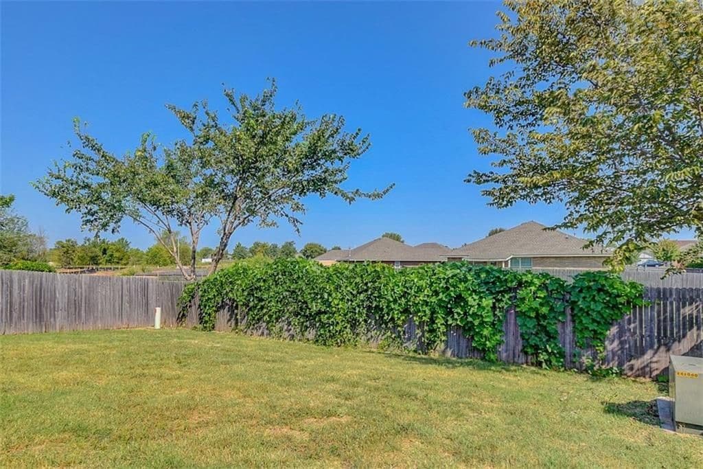 Building Photo - 913 Eagle Cliff Dr