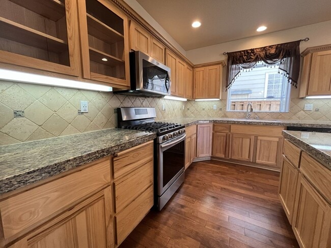 Building Photo - Beautiful 5 Bedroom Home + Office with Grand Entry, Gourmet Kitchen & Private Backyard