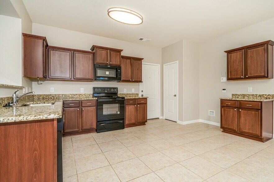 Building Photo - 1226 Juniper Dr