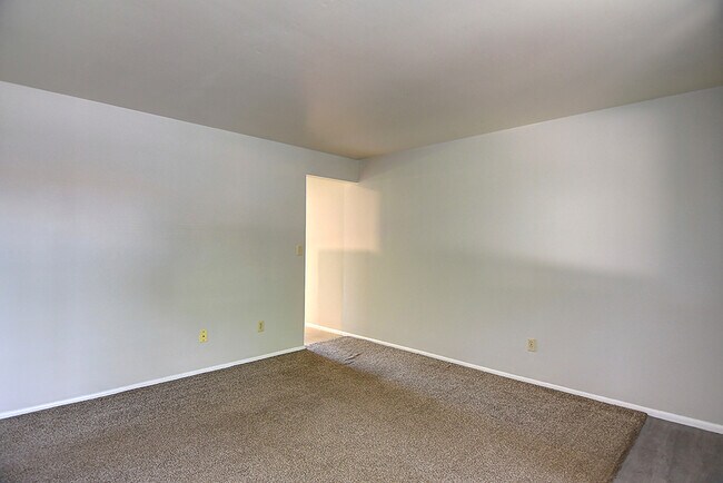 Building Photo - 4962 Leeper St