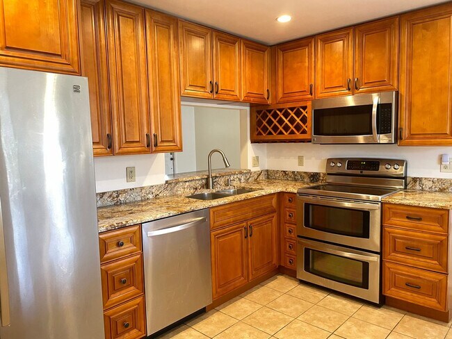 Building Photo - Easy Living in Palm Beach Gardens—Minutes ...