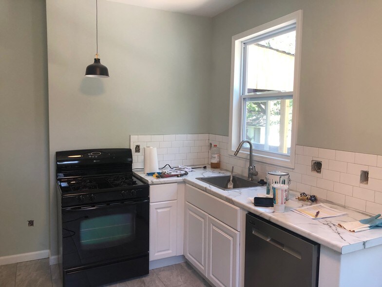 Building Photo - 362 Clinton St