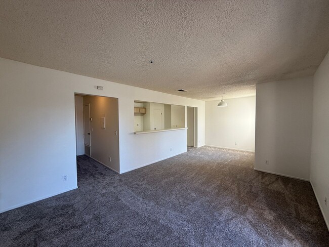 Building Photo - Centrally Located Las Palmas Upstairs Cond...