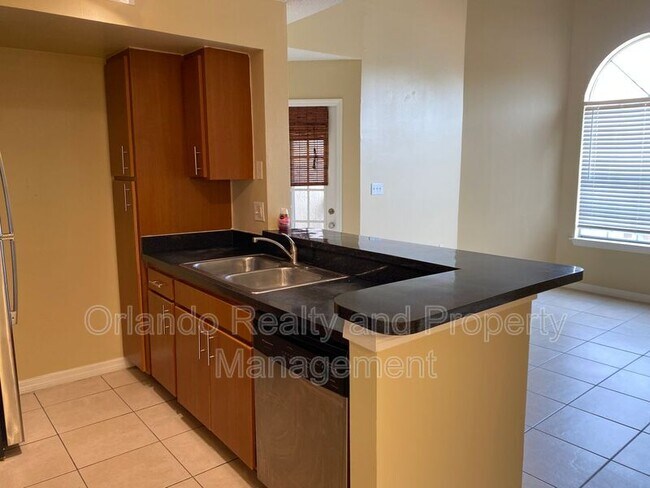 Building Photo - 405 Fountainhead Cir