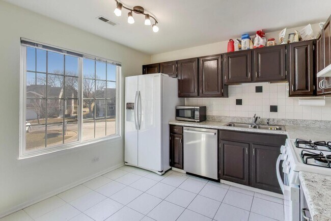 Building Photo - 2122 Southwind Cir