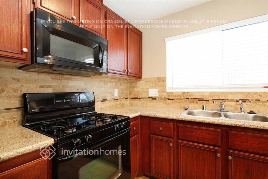 Building Photo - 5000 Diamond Ranch Ave