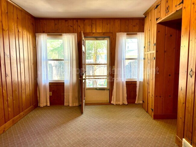 Building Photo - 2726 Applelane Ave