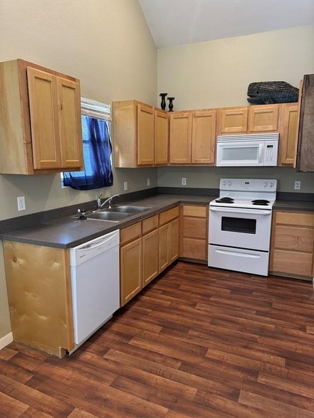 Building Photo - 419 W Concho St