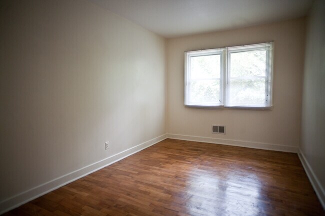 Building Photo - 507 Pine Bluff Trail