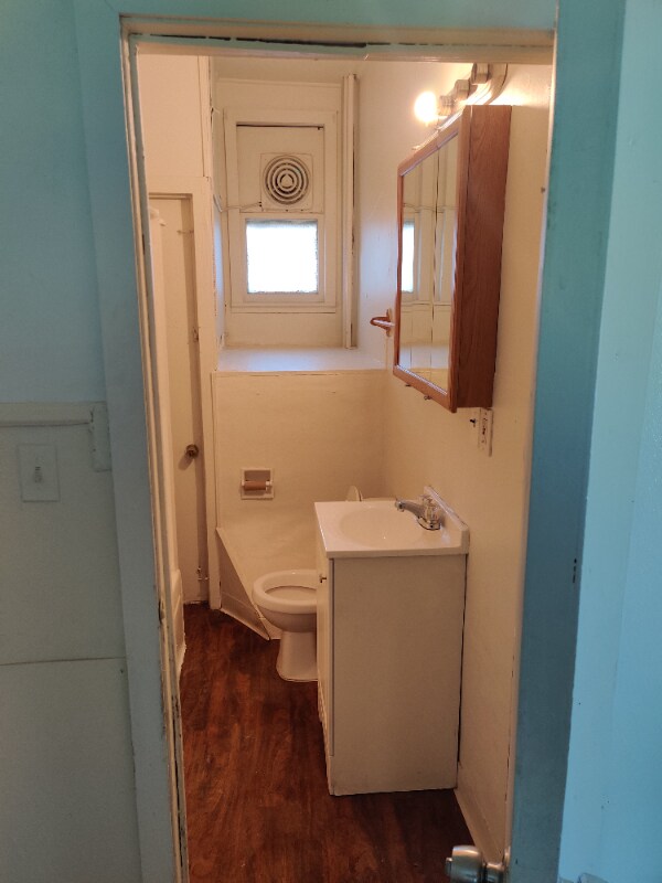 Building Photo - 90 Oak St