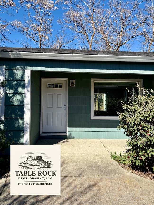 Building Photo - 3 Bedroom/ 2 Bath Medford Rental Available in Quiet Medford Neighborhood