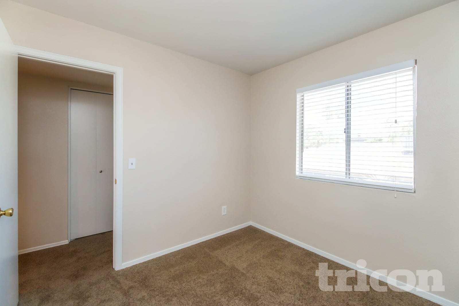 Building Photo - 1406 E Kerry Ln