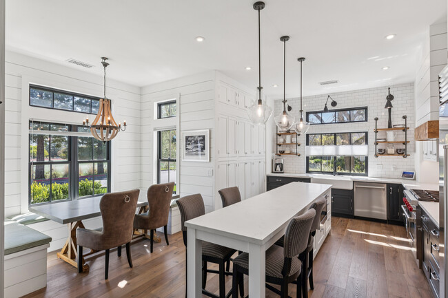 Building Photo - 1810 Quail Ct