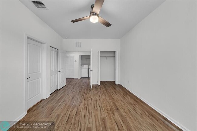 Building Photo - 4234 N Dixie Hwy