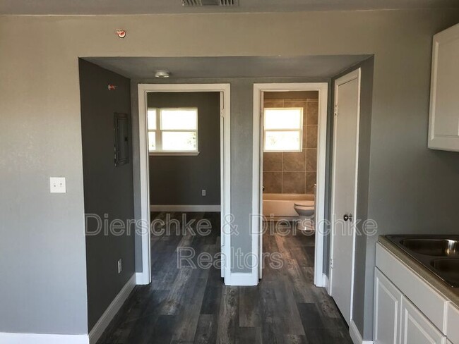 Building Photo - 3608 N Chadbourne St
