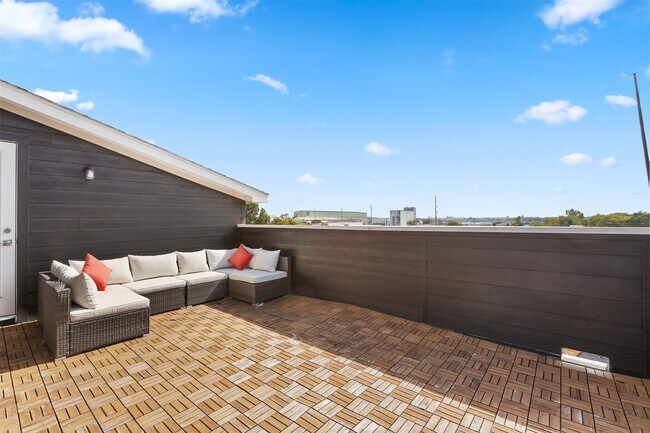 Building Photo - 500 Schweikhardt St