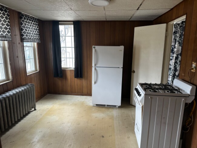 Building Photo - 243 Main St