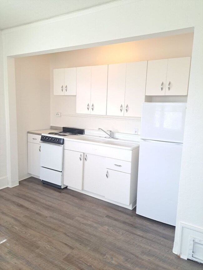 Building Photo - 833-839 N. Van Ness - No Longer Manage 10/...
