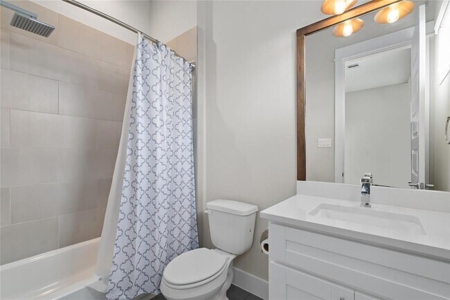 Building Photo - 1302 W 23rd St