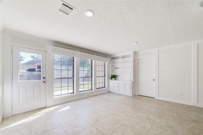 Building Photo - 18318 Ella Blvd