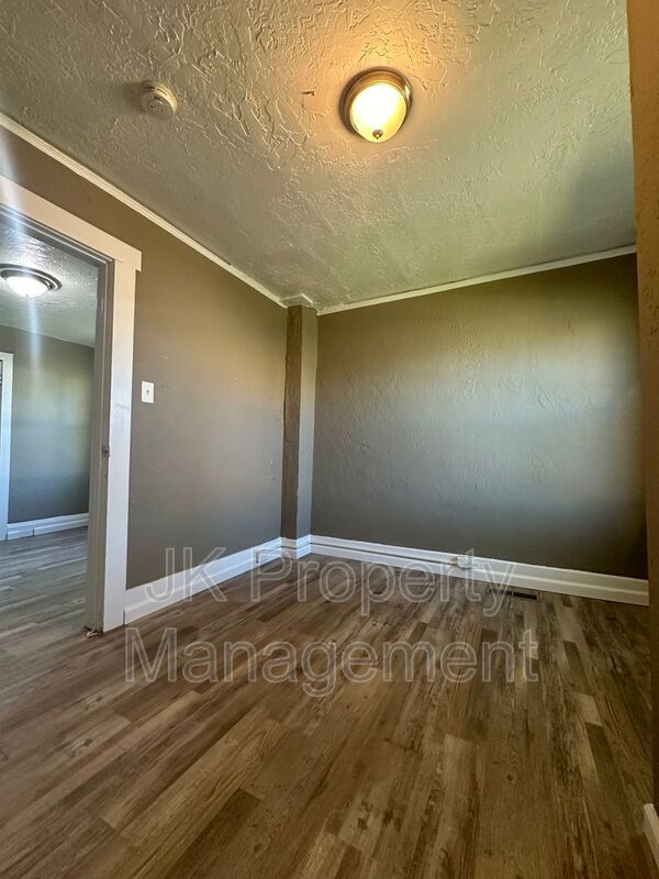Building Photo - 602 2nd Ave S