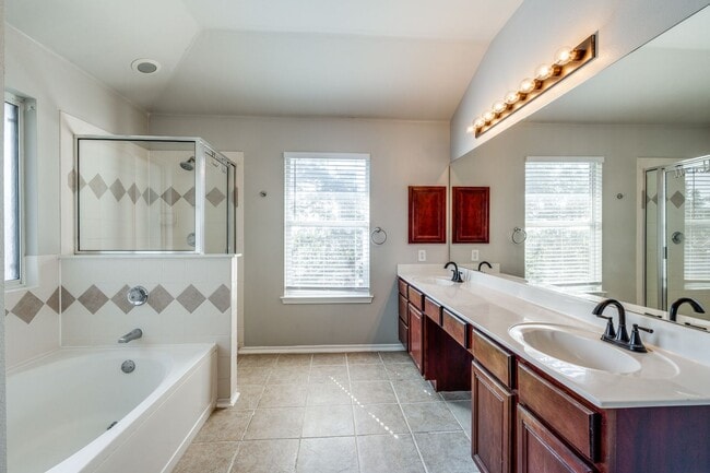 Building Photo - 3-BEDROOM HOME IN GATED COMMUNITY