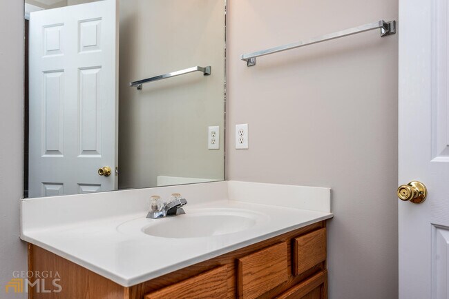 Building Photo - 246 Village Square Dr