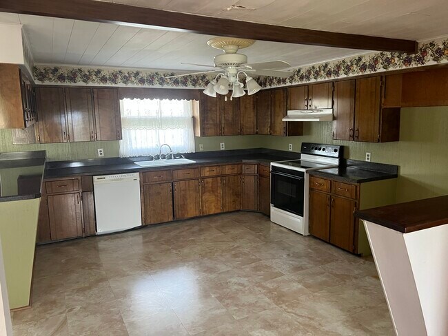kitchen - 66165 N Moss Run Rd