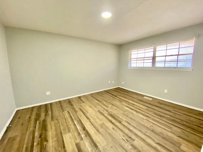 Building Photo - Large 2 Bed 2 Bath off NW 63rd & N. Villa ...