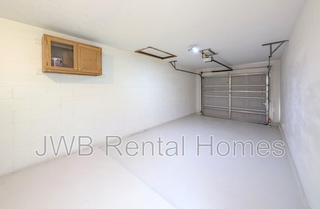 Building Photo - 2390 Ironstone Dr E