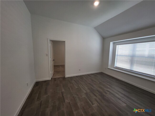 Building Photo - 1233 Fox Wing Wy