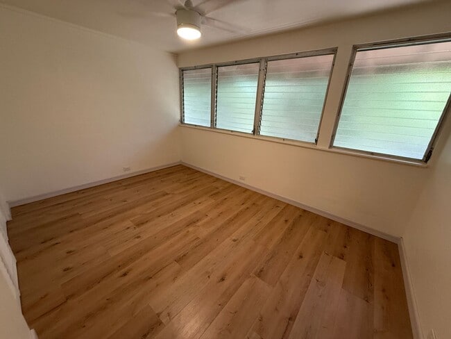 Building Photo - Updated Kahala Townhome – Pool, Parking & ...