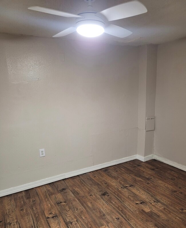 Building Photo - 815 N Pleasant St