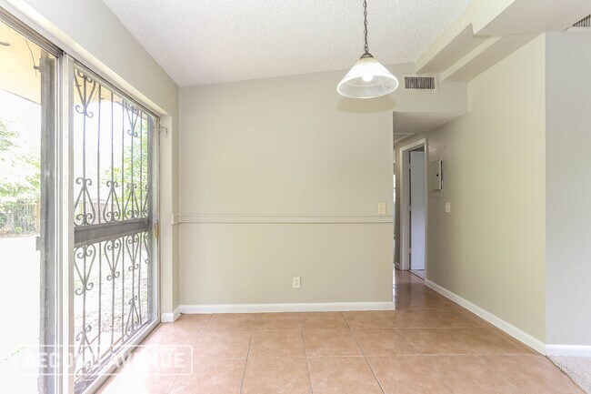Building Photo - 8645 Samona Dr W