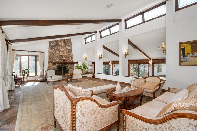 Building Photo - 8 Plaka Ct