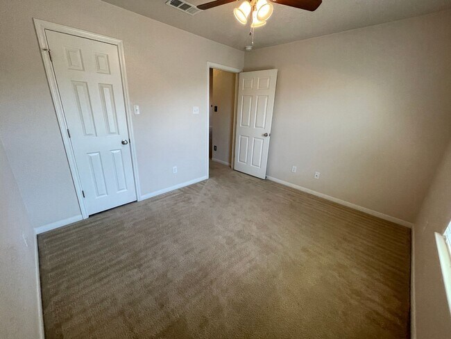 Building Photo - 4-Bedroom House for Rent in Killeen