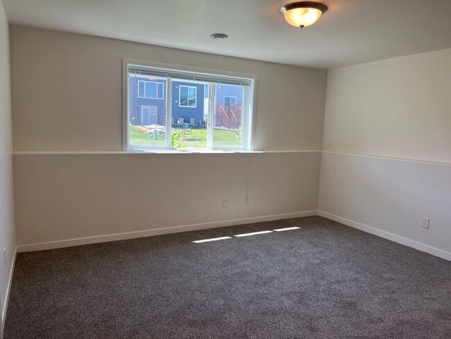 Building Photo - 3 Bed 3 Bath Single Family Home