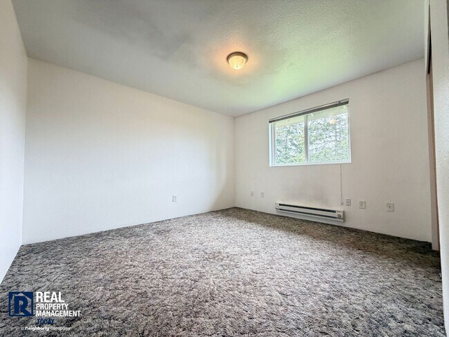 Building Photo - SJS 547 LLC - 9002 (Cascade group - Silver)