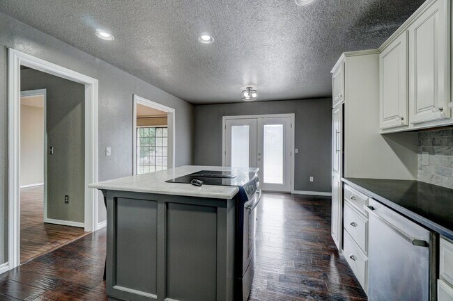 Building Photo - Updated 3-bedroom, 2-bath home in SE Edmond