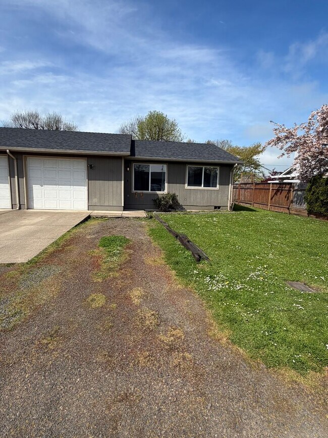 Building Photo - 370 11th St