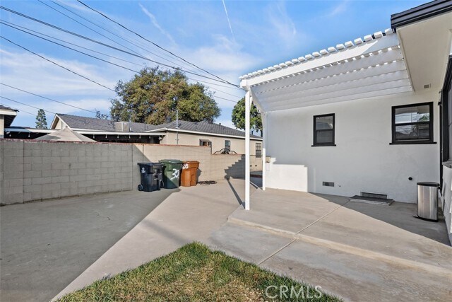 Building Photo - 325 N Lee Ave