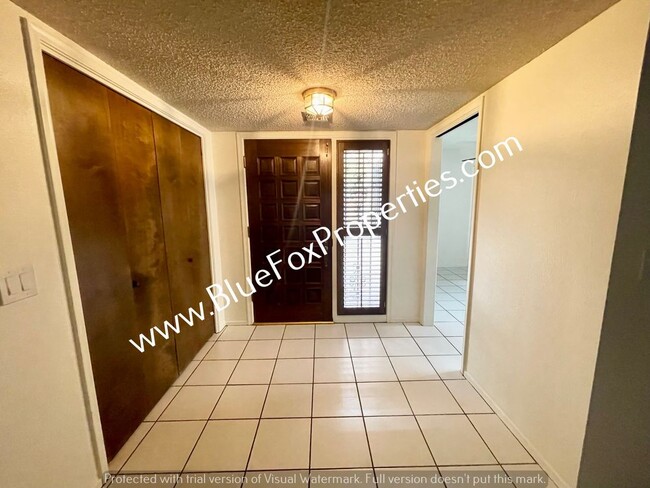 Building Photo - 7876 N Sendero Tres