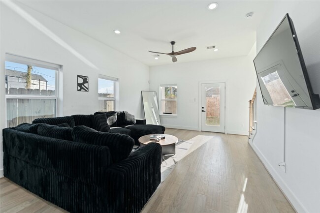 Building Photo - 3034 Gray St