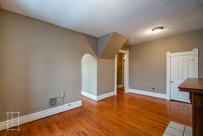 Building Photo - 772 Neil Ave