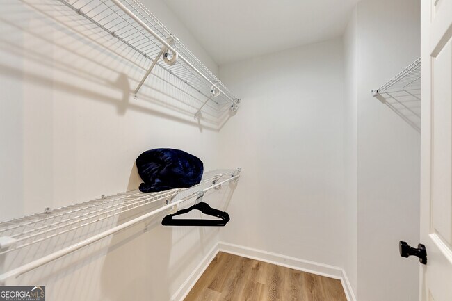 Building Photo - 1018 Falling Valley Ct SE